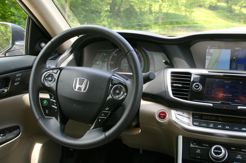 Illustration for article titled 2014 Honda Accord Hybrid: The Jalopnik Review